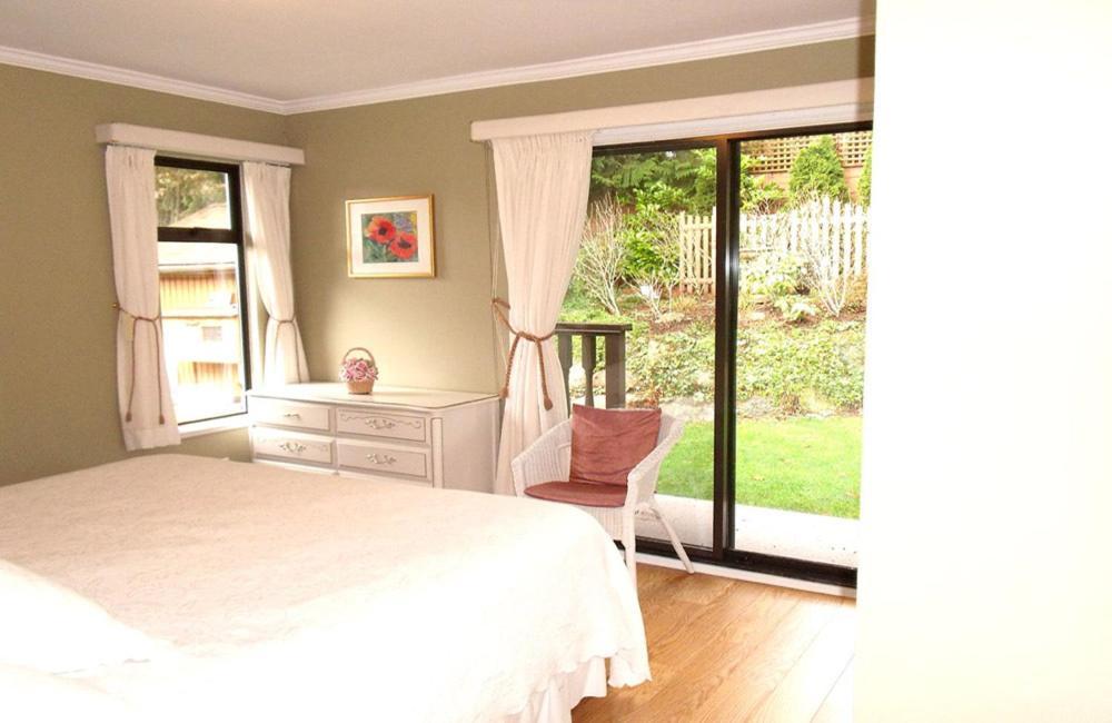 Mountain Bed & Breakfast North Vancouver Ruang foto
