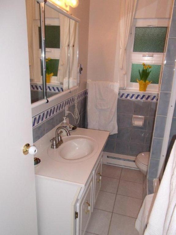 Mountain Bed & Breakfast North Vancouver Ruang foto